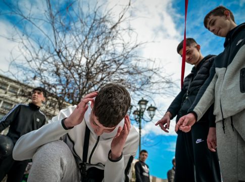 Πυρ ομαδόν από την αντιπολίτευση για τα κυβερνητικά μέτρα απέναντι στο bullying