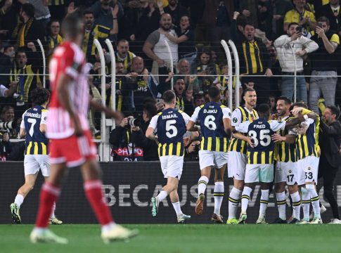 Ολομόναχος ο Καχβετσί το 1-0 για τη Φενέρ (vid)