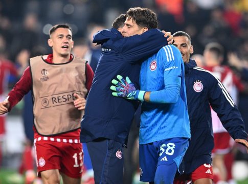 Το «πω πω τι ζήσαμε» του Ολυμπιακού και το «σ’ αγαπώ» του Φορτούνη στον Τζολάκη (vid)