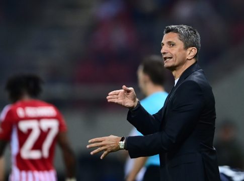 Παράπονα για τη διαιτησία από τον Λουτσέσκου