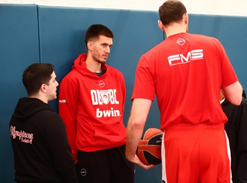 Με Πετρούσεφ η 12άδα του Ολυμπιακού για το Game 2 με την Μπαρτσελόνα