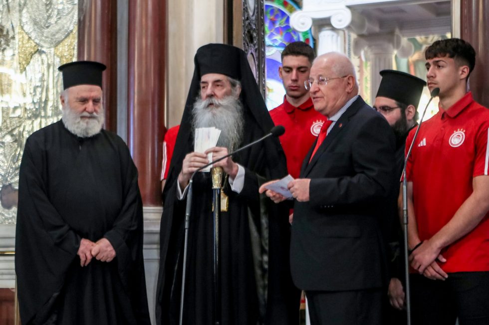 Γεύματα αγάπης και προσφοράς από τον Ολυμπιακό και τον Βαγγέλη Μαρινάκη (pics, vid)