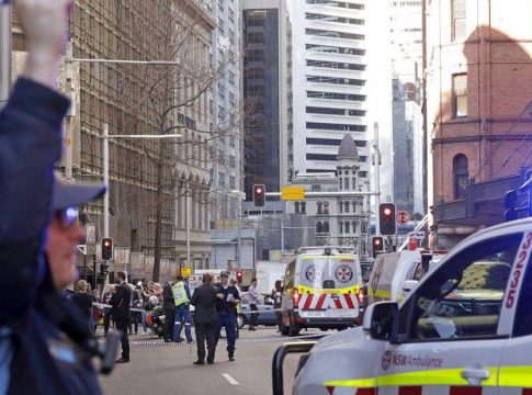 Επίθεση σε εμπορικό κέντρο στο Σίδνεϊ: Τουλάχιστον τέσσερις νεκροί – Αναφορές για δεύτερο δράστη