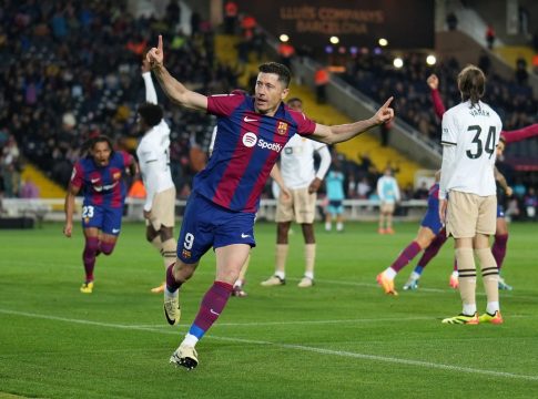 Μπαρτσελόνα – Βαλένθια 4-2: «Καθάρισε» ο Λεβαντόφσκι για τους Καταλανούς