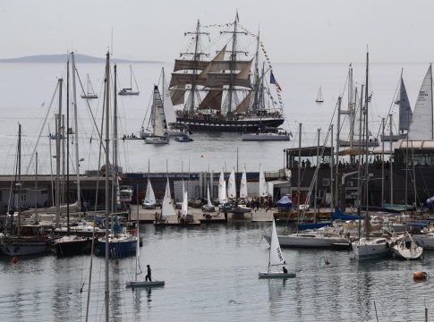 Η Ολυμπιακή Φλόγα ξεκίνησε το ταξίδι της για τη Γαλλία με το ιστιοφόρο Belem