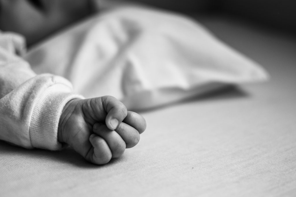 Νεκρό βρέφος στην Κω με σημάδια σεξουαλικής κακοποίησης – Συνελήφθησαν οι γονείς