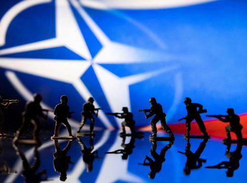 Η Ρωσία μπορεί να είναι έτοιμη να επιτεθεί στο ΝΑΤΟ σε 5-8 χρόνια, λέει κορυφαίος στρατιωτικός αξιωματούχος
