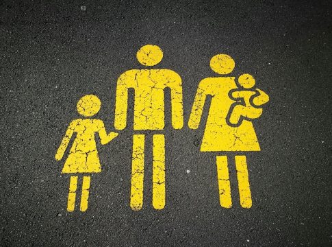 Δημογραφικό: Είμαστε κάτω από το όριο της ακραίας χαμηλής γονιμότητας στη χώρα μας