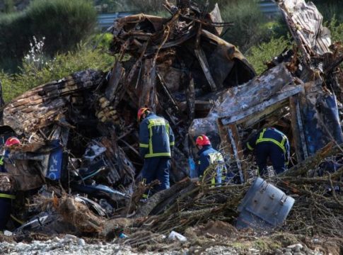 Τέμπη: Ισχυρές ενδείξεις μεταφοράς εύφλεκτης ουσίας – «Αλλοίωση της σκηνής του εγκλήματος»