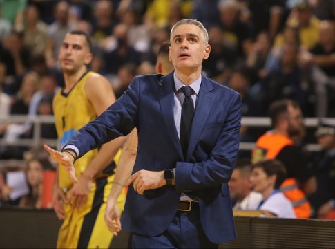 Καστρίτης: «Τον λόγο που ο Άρης ήταν αγνώριστος στο β’ μέρος, θα ήθελα να τον κρατήσω για τον εαυτό μου» (vid)