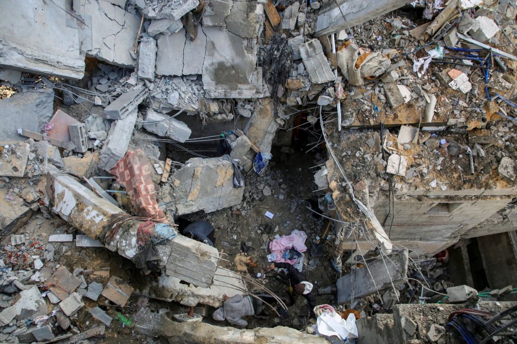 Ο ισραηλινός στρατός ελέγχει το πέρασμα της Ράφα – Στον «αέρα» η ανθρωπιστική βοήθεια στη Γάζα