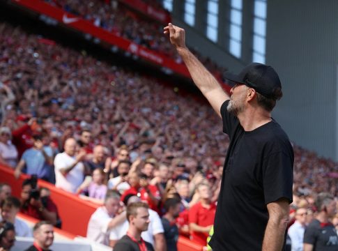 Έπος: Ο Κλοπ έβαλε όλο το «Άνφιλντ» να φωνάζει το όνομα του Άρνε Σλοτ (vid)