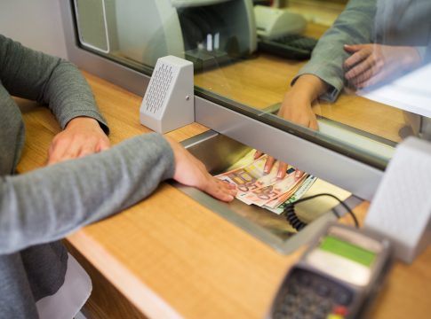 Αναδρομικά έως 50.000 ευρώ