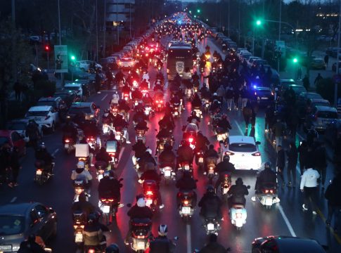 Οι οπαδοί του ΠΑΟΚ σπάνε το απαγορευτικό της αστυνομίας: Συγκέντρωση στην Καμάρα και γιγαντοοθόνη στην Τούμπα (Pic)