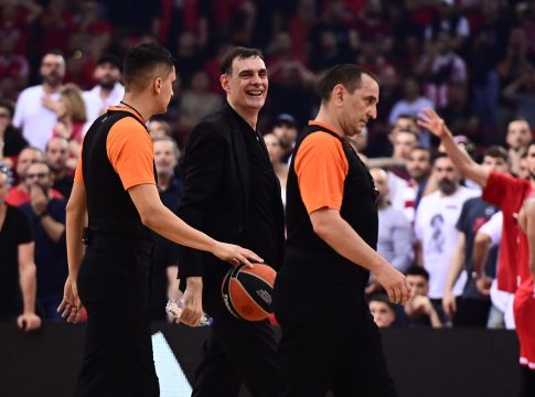 Με το ζόρι κρατήθηκε ο Μπαρτζώκας: «Το τελευταίο σφύριγμά όμως; Δεν μπορώ να απαντήσω»