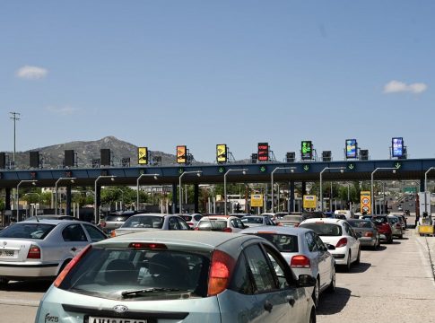 Λύγισε τους πολίτες η Έξοδος – Ελληνικός «Γολγοθάς» με βενζίνη και πασχαλινό τραπέζι