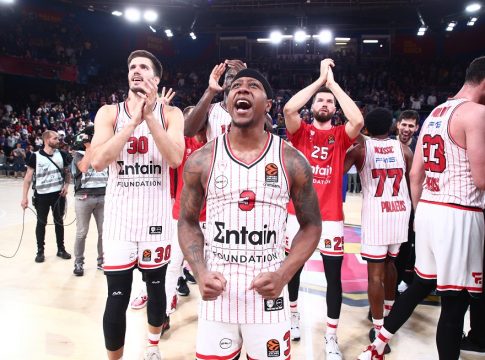 Ερυθρόλευκος οιωνός για το 4ο – Ο Θρύλος το έκανε όπως το 1997