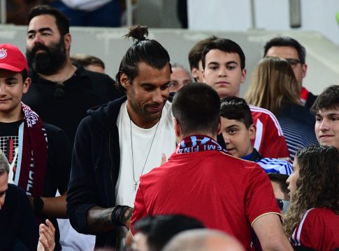 Ο Πρίντεζης πανηγύρισε την κατάκτηση του Conference League από τον Ολυμπιακό (pic)
