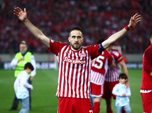 Φορτούνης: «Ευχαριστούμε τον κόσμο του Ολυμπιακού – Τον περιμένουμε στον τελικό» (vid)