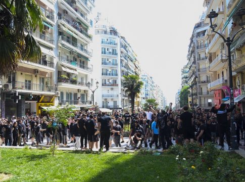 Συνελήφθη ένα άτομο με σπαθί πριν το ματς Άρης – ΠΑΟΚ στο κέντρο της Θεσσαλονίκης