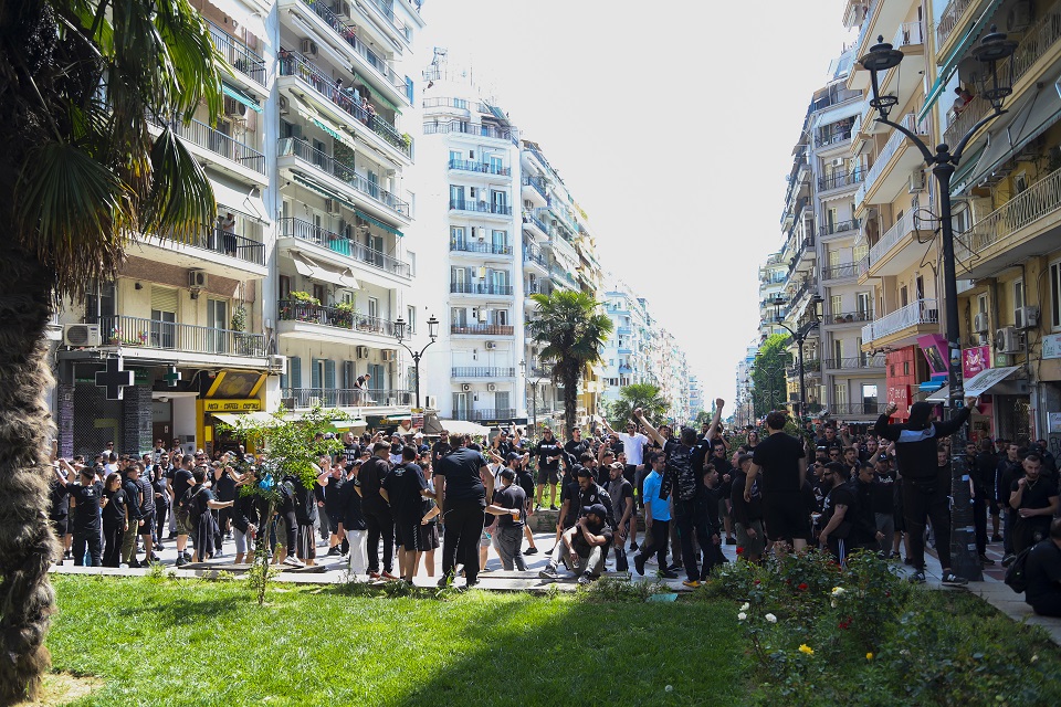 Συνελήφθη ένα άτομο με σπαθί πριν το ματς Άρης – ΠΑΟΚ στο κέντρο της Θεσσαλονίκης