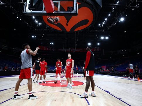 Η αγάπη των φιλάθλων, οι selfies, η ομιλία Μπαρτζώκα και στιγμές από την προπόνηση (vid)