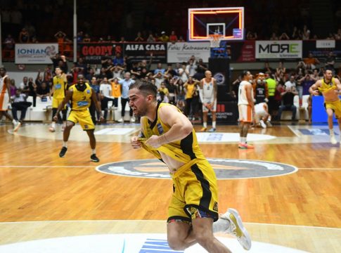 O Τολιόπουλος επέλεξε να ηγηθεί στην αναγέννηση του Αυτοκράτορα