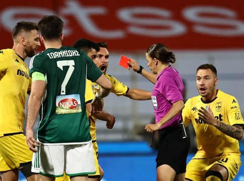 Τρεις κόκκινες στον τελικό Κυπέλλου ανάμεσα σε Παναθηναϊκό και Άρη (vids)