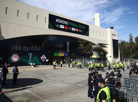 Στην Νέα Φιλαδέλφεια οι πρώτοι φίλαθλοι του Ολυμπιακού και της Φιορεντίνα (pics)