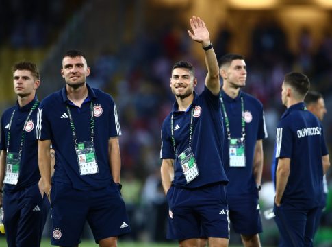 Αποθέωση για τους παίκτες του Ολυμπιακού (pics)