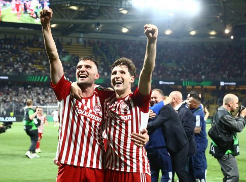 Ο Ντόη φόρεσε το μετάλλιο του Conference League στον σκύλο του (pic)