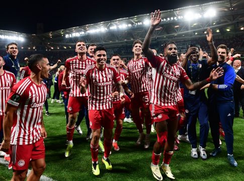 Τα πρώτα λεπτά μετά την κατάκτηση – Ξεχειλίζουν από συναισθήματα οι πρωταγωνιστές του έπους (pics, vid)