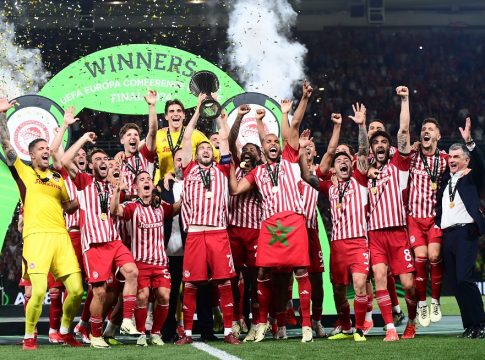 Η UEFA συνεχάρη στα ελληνικά τον Ολυμπιακό για την κατάκτηση του Conference League