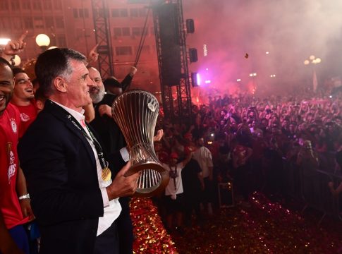 Τα «όλε, όλε» του Μεντιλίμπαρ με το τρόπαιο του Conference League (vid)