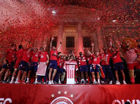 Υπόκλιση στον τεράστιο Ολυμπιακό για τον απίστευτο άθλο – Ξέφρενοι πανηγυρισμοί σε όλη την Ελλάδα (pics+vids)