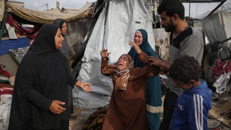 Περισσότεροι από 940.000 άνθρωποι έχουν εκτοπιστεί από τη Ράφα