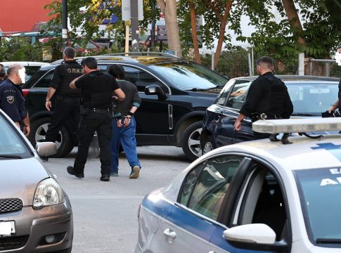 Αιματηρή συμπλοκή σε διαμέρισμα στη Λάρισα – Δύο άτομα στο νοσοκομείο