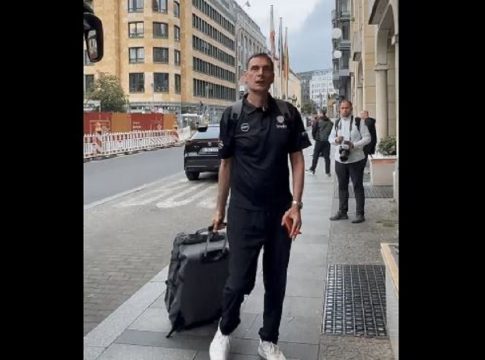 Η άφιξη του Ολυμπιακού στο Βερολίνο (vids)