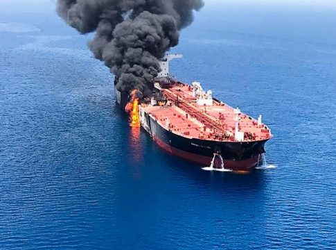 Ερυθρά Θάλασσα: Οι Χούθι χτύπησαν ελληνόκτητο πλοίο με βαλλιστικό πύραυλο