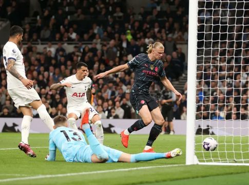 Τρομερό σκηνικό στην Αγγλία: Έδιωξαν από το γήπεδο οπαδούς της Τότεναμ που πανηγύρισαν το γκολ που δέχτηκε η ομάδα τους (vid)