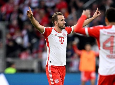 «Αγκαλιά» με το «Χρυσό Παπούτσι» ο Κέιν – Πού βρίσκεται ο Παυλίδης