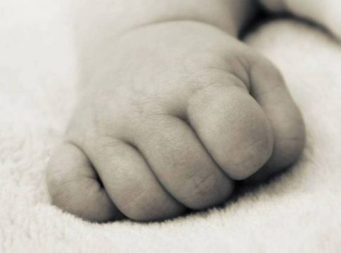 Νεκρό 4 μηνών βρέφος στο Διδυμότειχο – Το βρήκα με αφρούς στο στόμα, λέει η μητέρα
