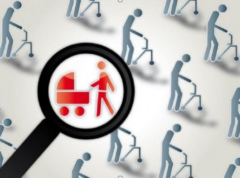 Δημογραφικό: Τα παιδιά δεν είναι στα σχέδια των νέων – Πόσοι και σε τι ηλικία θέλουν να τεκνοποιήσουν