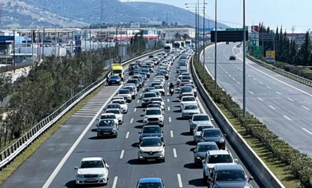 Μαζική πασχαλινή έξοδος με το χέρι βαθιά στην τσέπη – Οι τιμές στα καύσιμα «τινάζουν» τον προϋπολογισμό