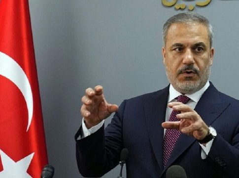 Τουρκία: Ο Φιντάν βλέπει θετικά βήματα στα ελληνοτουρκικά, αλλά…