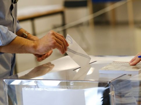 Δημοσκόπηση: Έξι στους δέκα λένε πως πάνε στις κάλπες για να καταψηφίσουν την κυβέρνηση