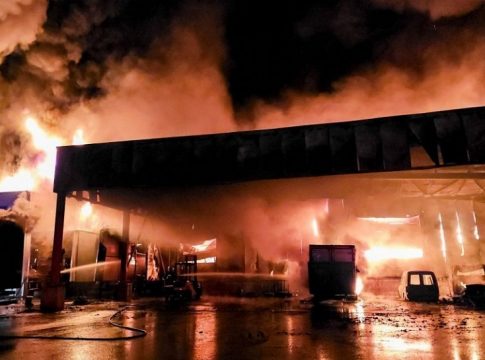 Λαμία: Νέα στοιχεία για την φωτιά στο εργοστάσιο – Ο αυτόπτης μάρτυρας και οι κάμερες ασφαλείας