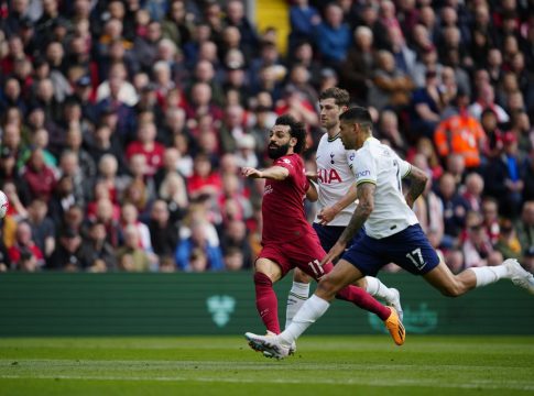Λίβερπουλ – Τότεναμ 4-2: Έβαλε τέλος στα όνειρα των «πετεινών»