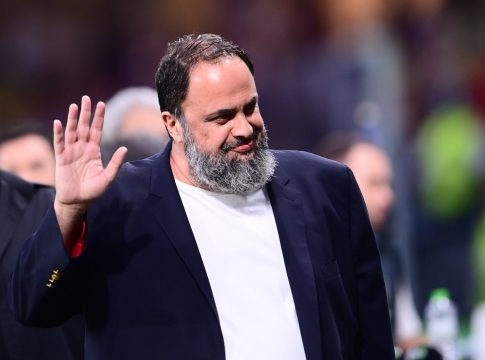 Ο κόσμος του Ολυμπιακού αποθέωσε τον Βαγγέλη Μαρινάκη