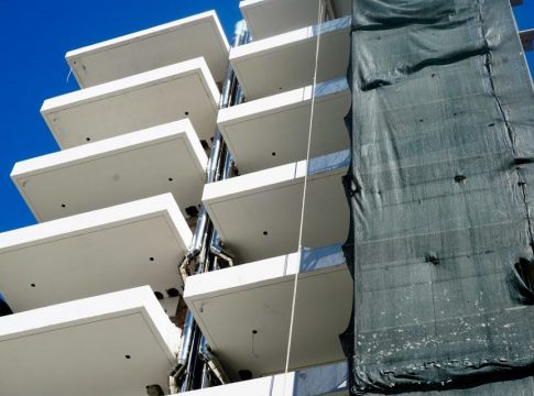 ΕΛΣΤΑΤ: Αύξηση σχεδόν 78% στον αριθμό οικοδομικών αδειών τον Φεβρουάριο